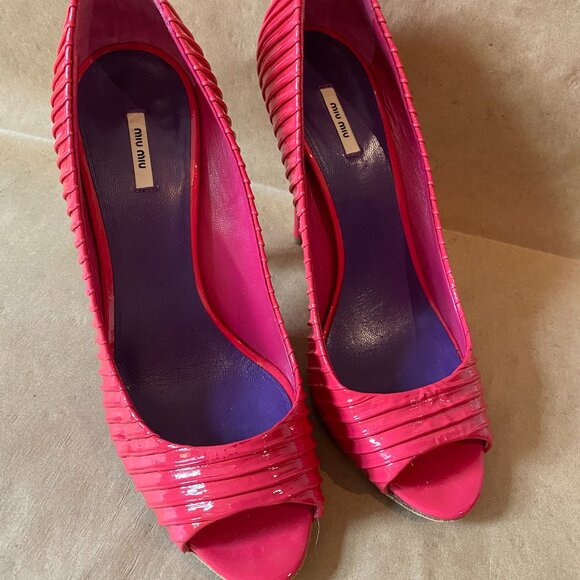 MIU MIU Red Pink Patent Leather Ribbed Peep - Picture 3 of 7